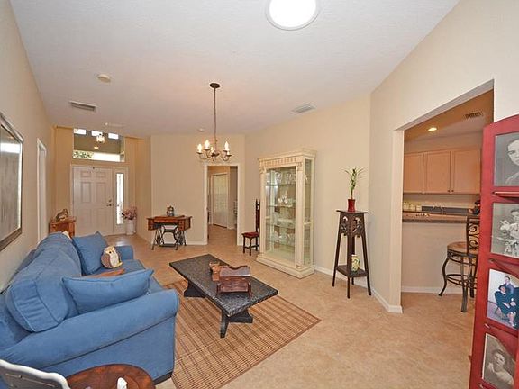 3rd image of 3053 Dunmore Dr