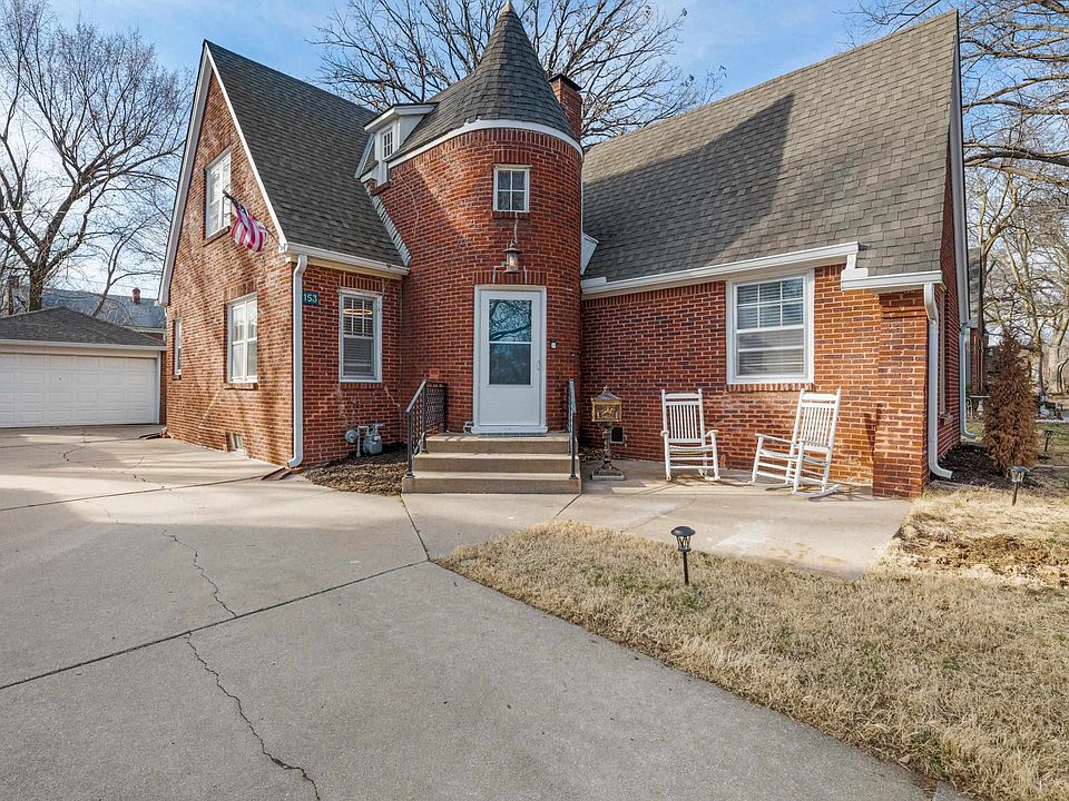 1st image of 153 N Parkwood Ln