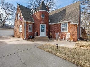 153 N Parkwood Ln, Wichita, KS 67208