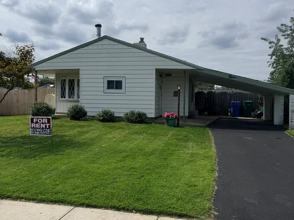 9 Daffodil Ln, Levittown, PA 19055