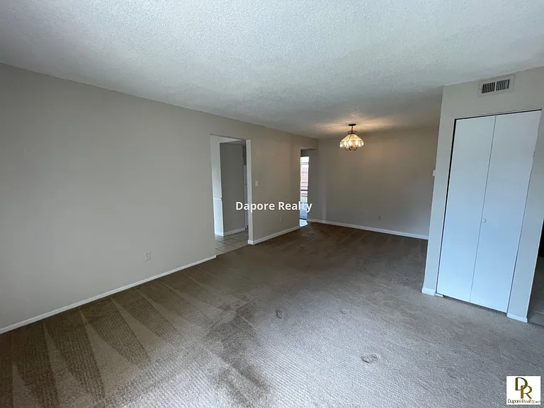 302 S Moss Rd — Photo 7