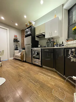 Rented by Safdie Realty Group | media 24