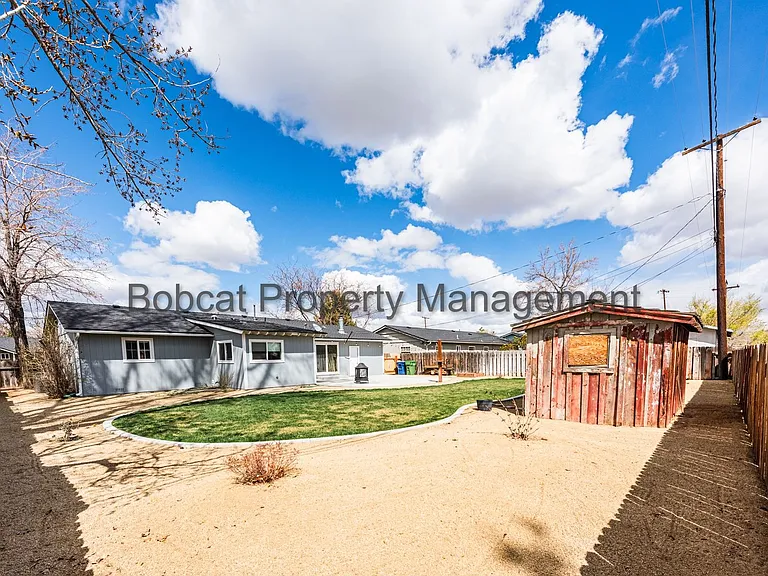 1121 Spruce St — Photo 31