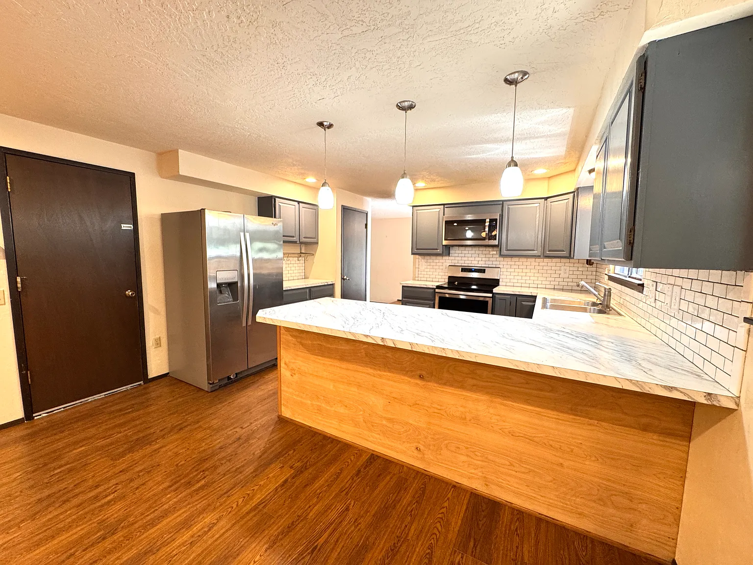 3 bed, 1828 sqft, $2,500 — Photo 4