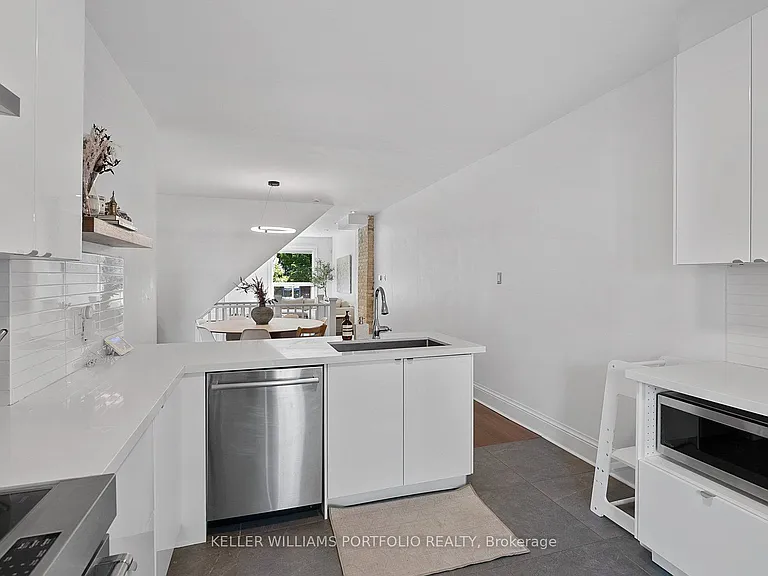 28 Tiverton Ave — Photo 20