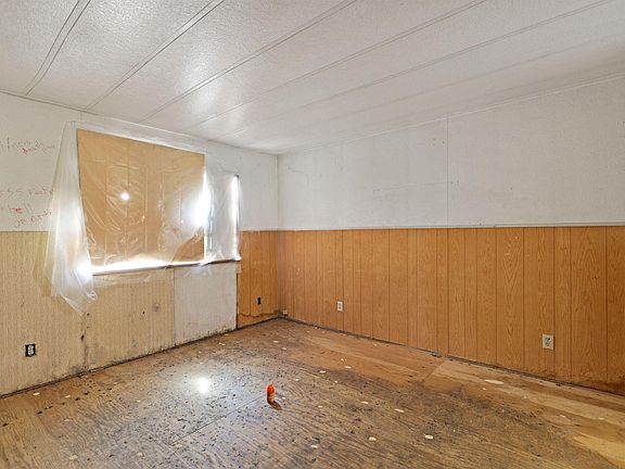 4th image of 1223 College View Dr
