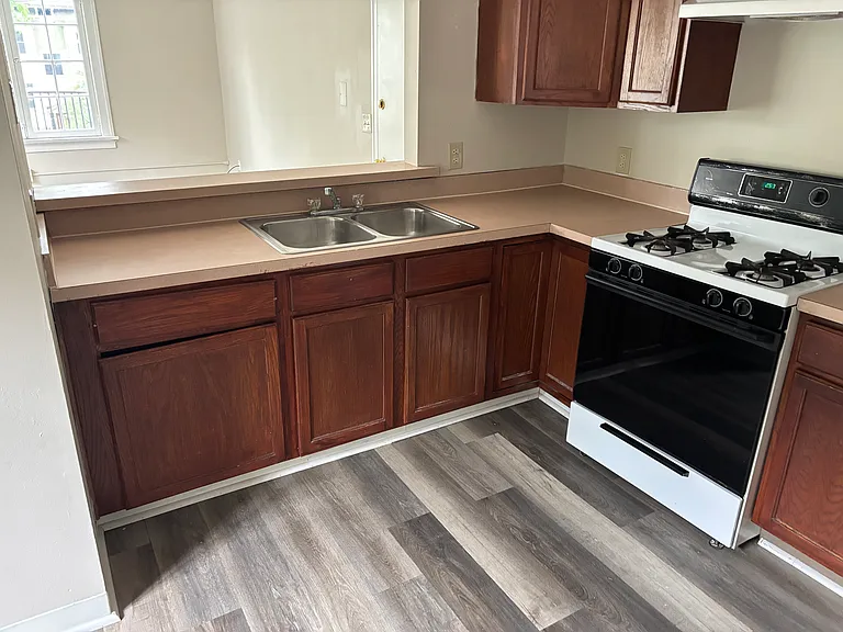 336 Batavia St #210 — Photo 6