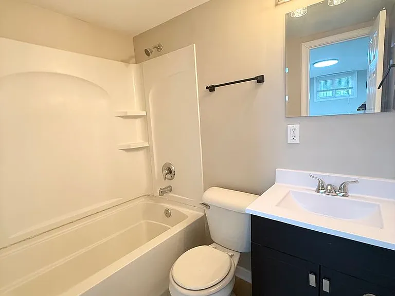 563 S 26th Ave — Photo 5
