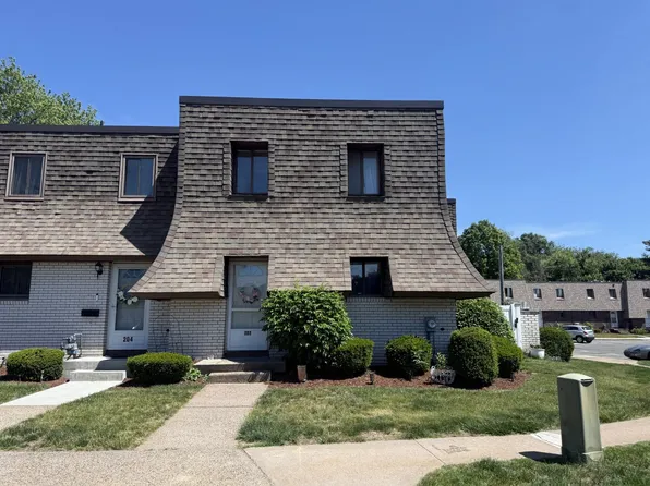 202 Beekman Dr Unit 202, Agawam, MA 01001