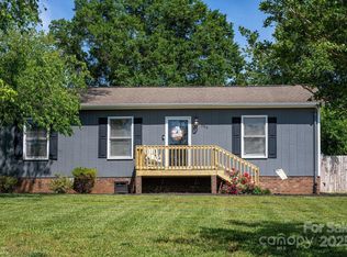 386 Greenlea Cir, Taylorsville, NC 28681