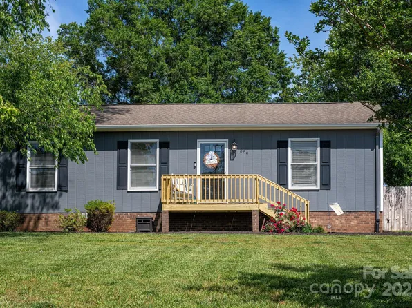 386 Greenlea Cir, Taylorsville, NC 28681