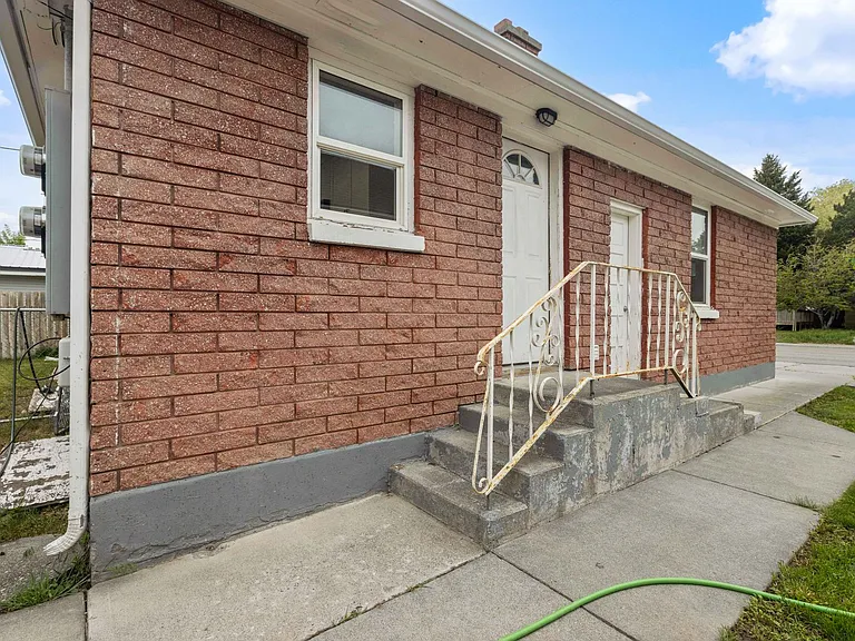 B345AG — Photo 43