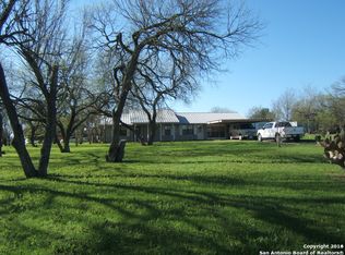 2 Comanche Hill Cir, Seguin, TX 78155