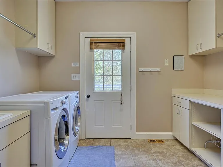 12325 Six Ponds Ln — Photo 28