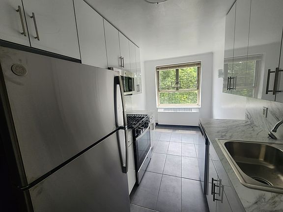 5th image of 19515 67th Ave #D3
