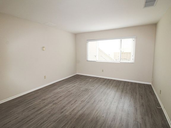 3rd image of 746 Monterey Blvd APT 3