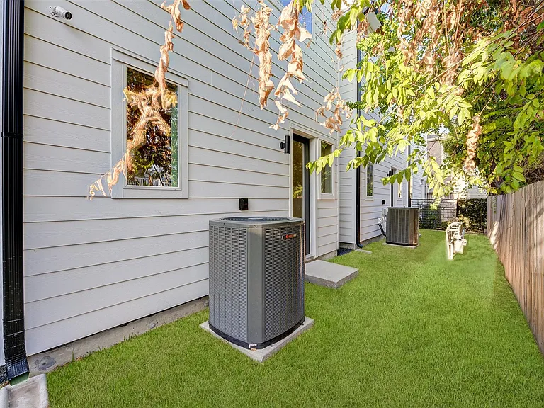 5839 Dolores St — Photo 37