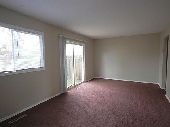 5th image of 609 Meadow Pl