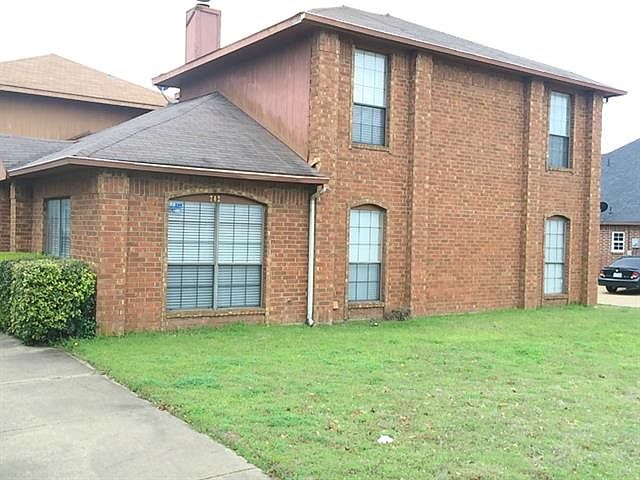 1st image of 742 Crescent Dr