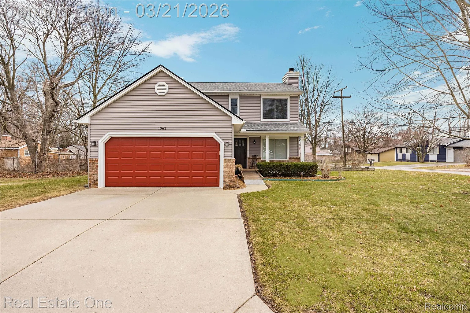 1065 Round Lake Rd photo 1