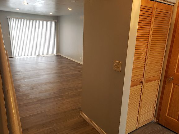2nd image of 809 White Oak Ln