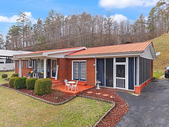 2nd image of 4063 Falcon Rd