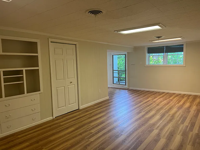 425 Butternut Ct — Photo 11