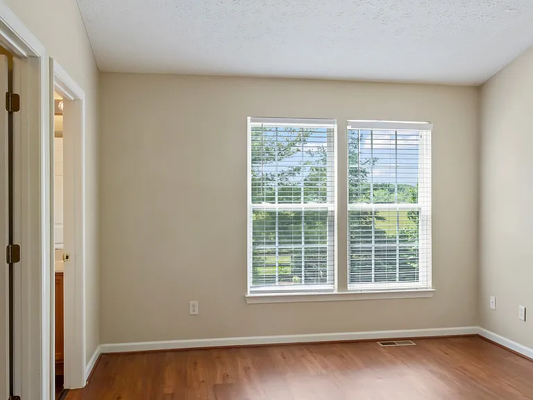 443 Indian Lake Dr — Photo 9