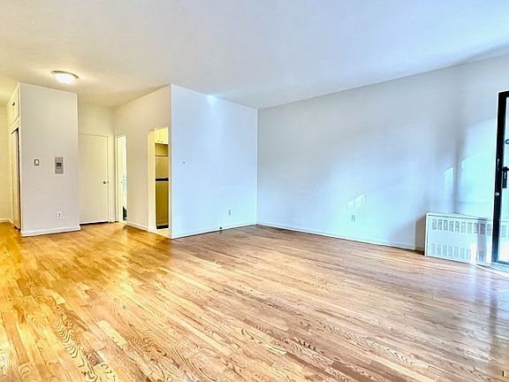 3rd image of 71 W 85th St #1D
