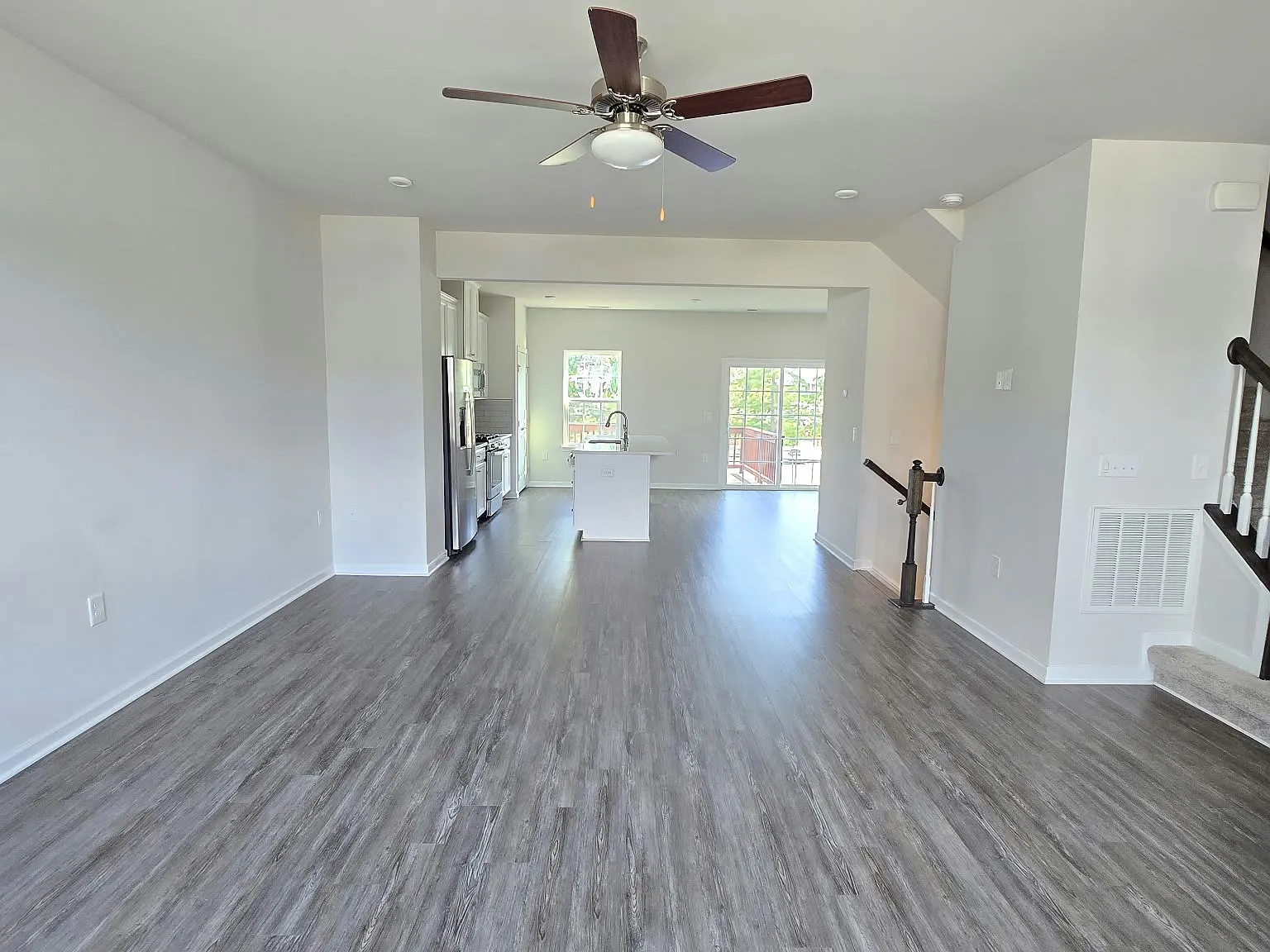 3 bed, 2.5 bath, 2041 sqft, $2,490 — Photo 3