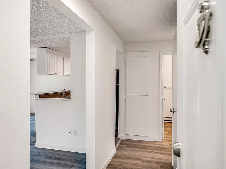Riverside Village - 2 bedroom units - Auburn - RENOVATED — Photo 6