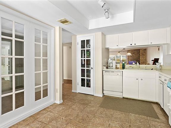 4th image of 1055 Kensington Park Dr Unit 215