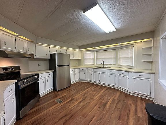 5th image of 5911 Glencrest Blvd