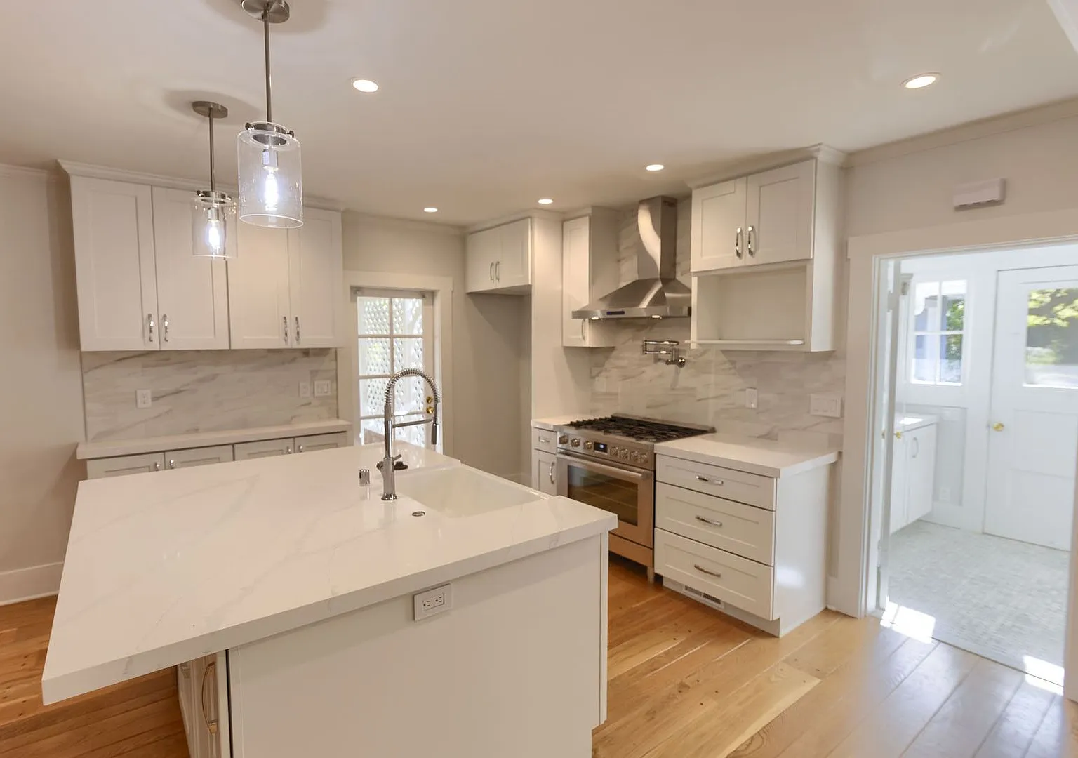 Private Downtown Los Altos Home — Photo 4