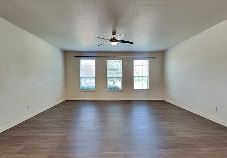821 Jamie Dr — Photo 3