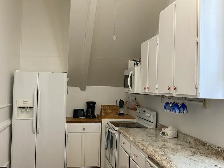208 W Duffy St #A — Photo 5