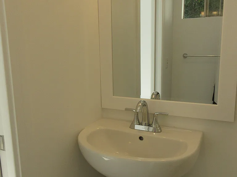 San Leandro Ln — Photo 14