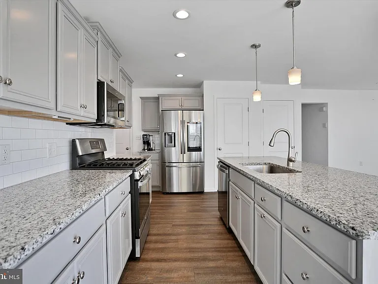 28 Long Bend Dr — Photo 11