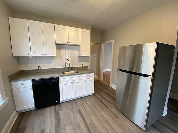 3rd image of 368 Centre St #3A