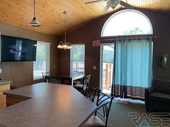 3rd image of 126 S Lake Dr #8