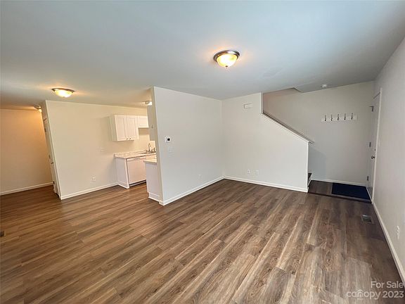 3rd image of 206-208 W 19th St