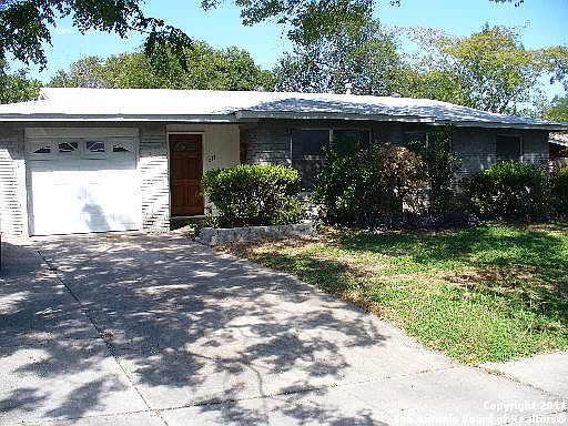 1st image of 511 S REDCLIFF DR