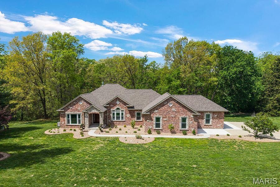 1st image of 31 Brinnington Dr