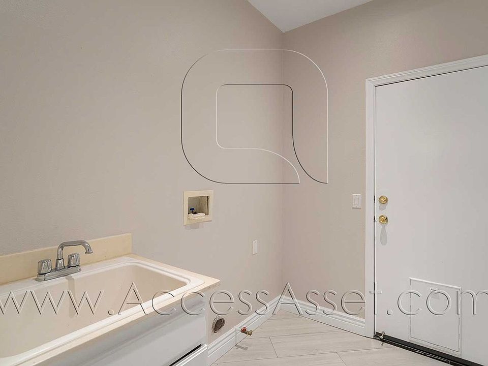 1st image of 30986 Crystalaire Dr