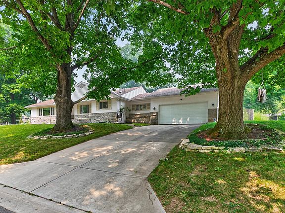 4th image of 287 Frontenac Pl