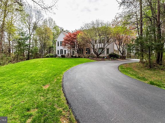 5th image of 7947 Valderrama Ct