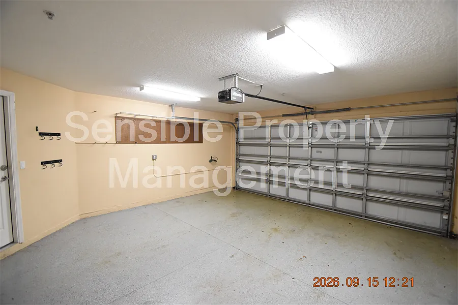 3 bed, 3.5 bath, 1913 sqft, $2,650 — Photo 2