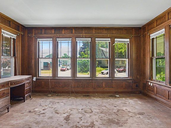 3rd image of 501 Blaine Ave