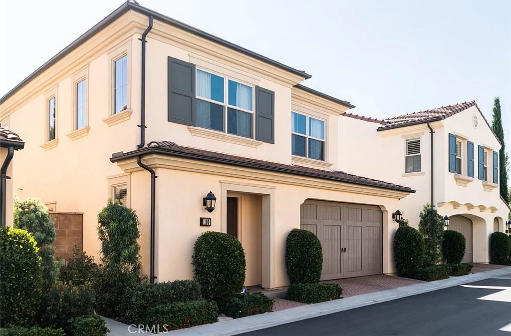 3 bed, 2.5 bath, 1729 sqft, $4,800 — Photo 2