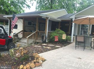 1 Detour Rd, Falling Waters, WV 25419